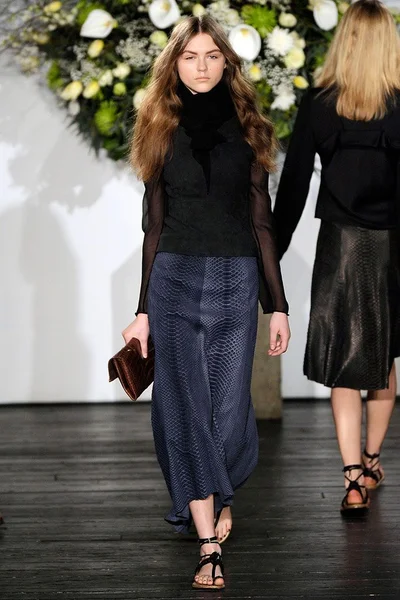 Look 10